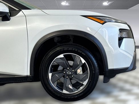 Used 2025 Nissan Rogue SV FWD image 34
