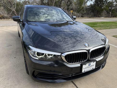 Used 2019 BMW 530i w/ Convenience Package image 2