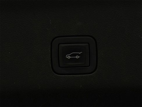 Used 2023 Chevrolet Suburban Premier image 29