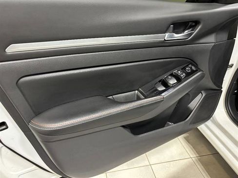 Used 2024 Nissan Altima 2.5 SR w/ SR Premium Package AWD/4WD image 8