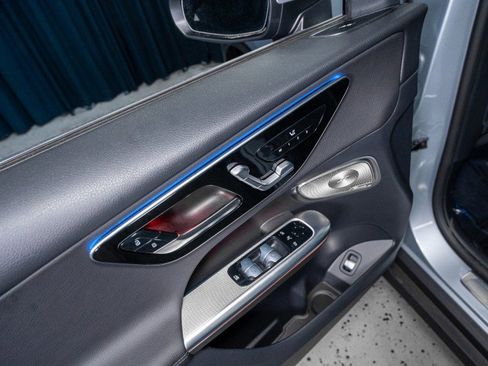 New 2025 Mercedes-Benz GLC 300 image 11