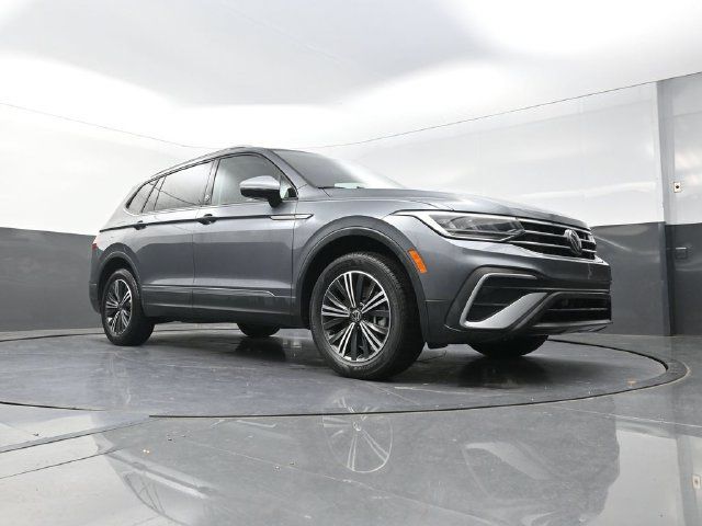 Used 2024 Volkswagen Tiguan Wolfsburg Edition FWD image 31