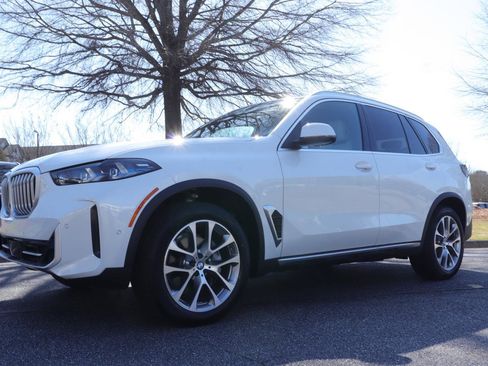 New 2026 BMW X5 sDrive40i w/ Premium Package image 1