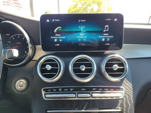 Used 2022 Mercedes-Benz GLC 300 image 27