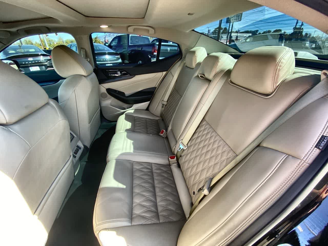 Used 2023 Nissan Maxima Platinum w/ Sport Mat Group FWD image 23