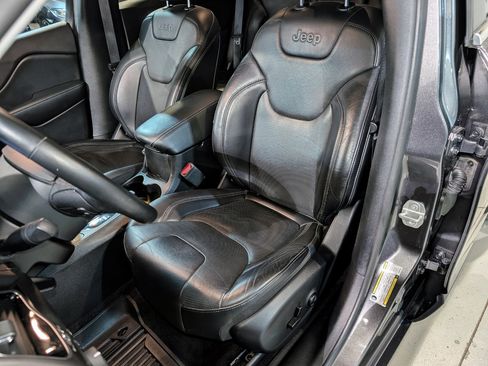 Used 2019 Jeep Cherokee Limited w/ Trailer Tow Group image 16