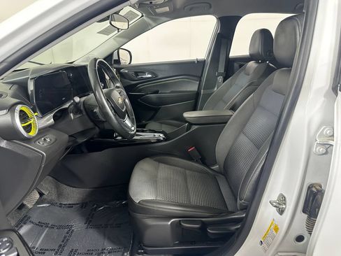 Used 2024 Chevrolet Trax LT w/ Driver Confidence Package FWD image 12