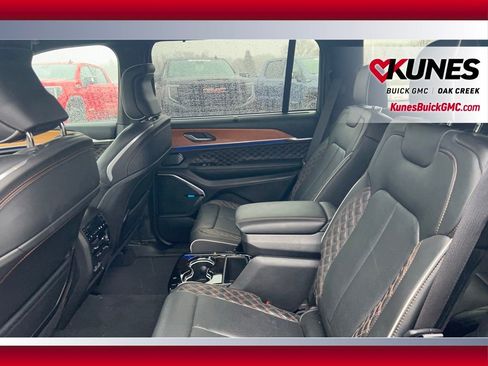 Used 2024 Jeep Grand Cherokee L Summit image 7