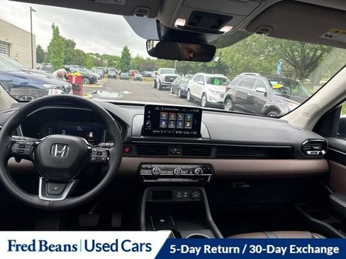 Used 2025 Honda Pilot Elite image 16