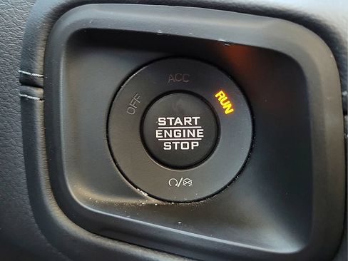 Used 2025 Jeep Wrangler Unlimited Sahara AWD/4WD image 21