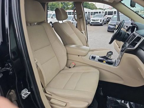 Used 2019 Jeep Grand Cherokee Laredo AWD/4WD image 21