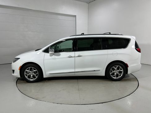 Used 2019 Chrysler Pacifica Limited FWD image 24