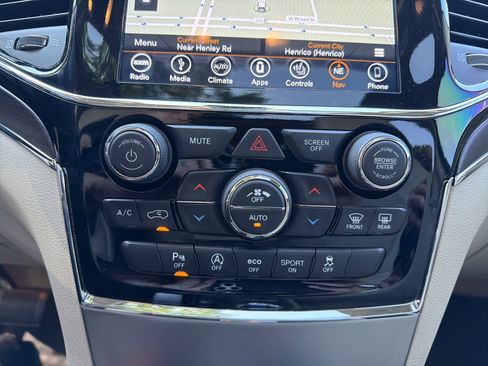 Used 2019 Jeep Grand Cherokee Overland AWD/4WD image 28