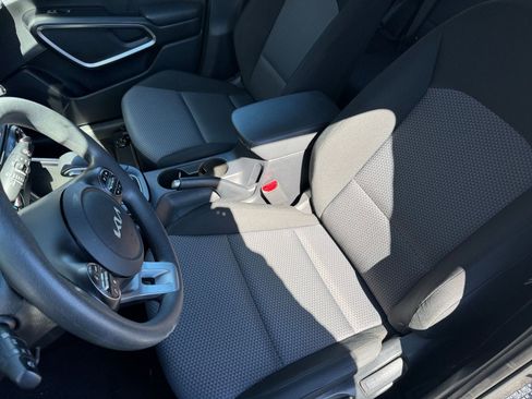 Used 2025 Kia Soul LX w/ LX Technology Package image 34