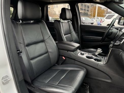 Used 2022 Jeep Grand Cherokee Limited image 32