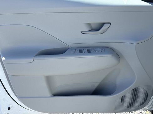 New 2026 Hyundai Kona SE image 8