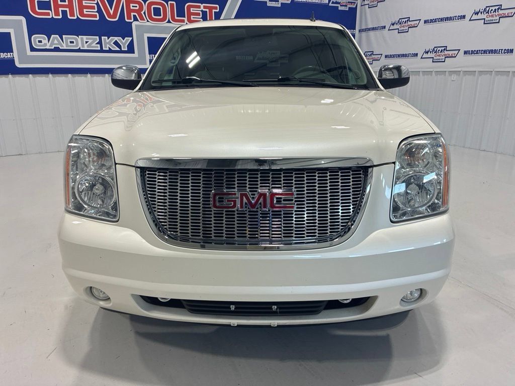 Used 2014 GMC Yukon SLT w/ SLT Chrome Package AWD/4WD image 9
