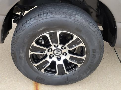 Used 2020 Nissan Titan SV w/ SV Convenience Package AWD/4WD image 6