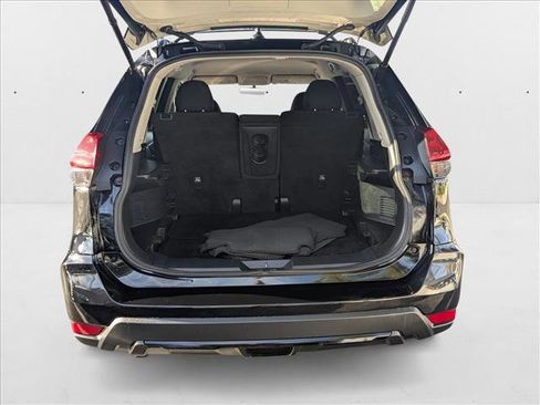 Used 2018 Nissan Rogue SV w/ Premium Package image 6