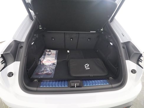 New 2026 Porsche Macan Electric RWD image 21