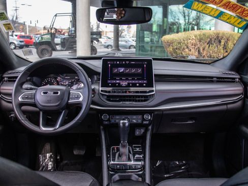 Used 2023 Jeep Compass Trailhawk image 15