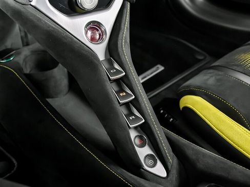 Used 2024 McLaren 750S Spider RWD image 38