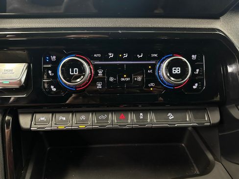 Used 2024 GMC Sierra 1500 AT4 w/ Technology Package AWD/4WD image 18