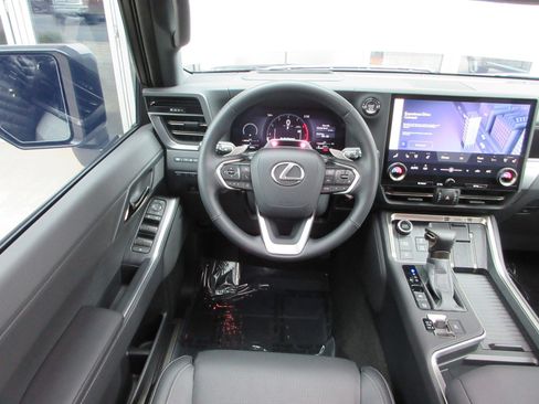 Used 2025 Lexus GX 550 w/ Accessory Package (Z1) image 36