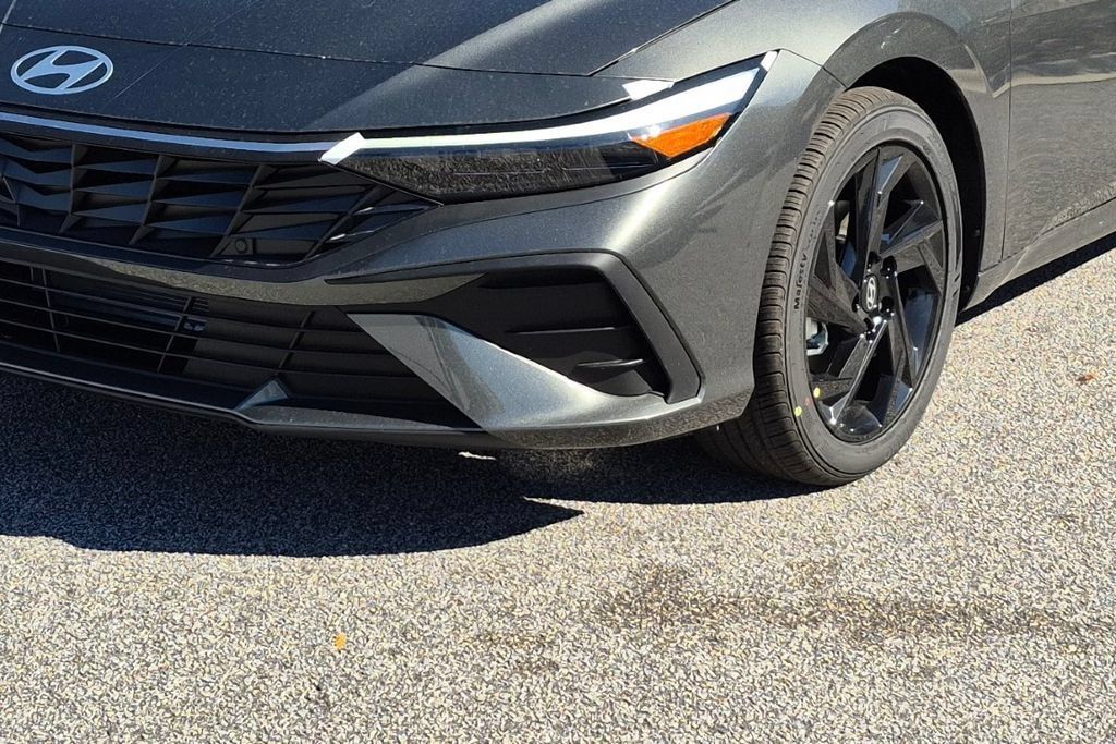 New 2026 Hyundai Elantra SEL Sport FWD image 10