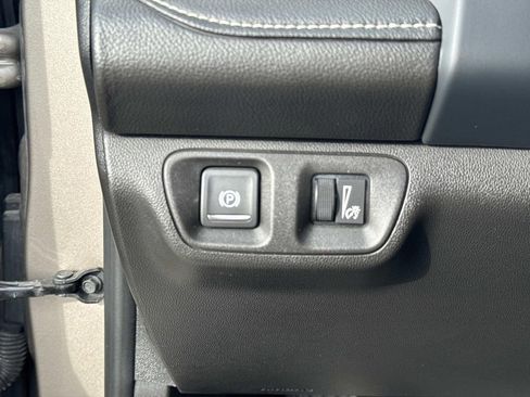 Used 2023 GMC Acadia SLT image 21