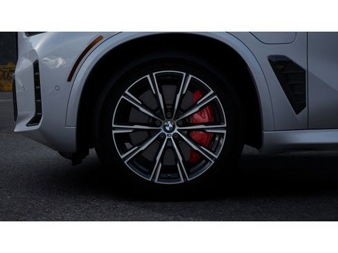 New 2026 BMW X5 xDrive50e image 7