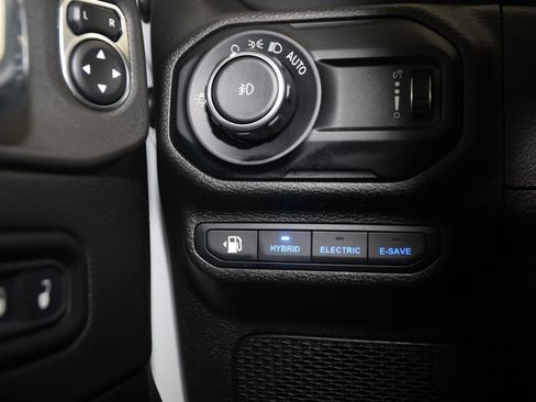 Used 2023 Jeep Wrangler Unlimited Sahara w/ Cold Weather Group AWD/4WD image 30