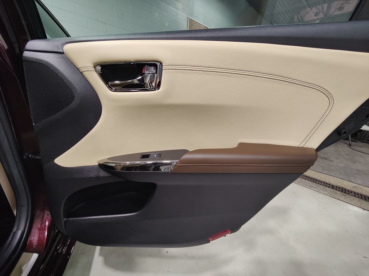 Used 2015 Toyota Avalon Limited FWD image 15