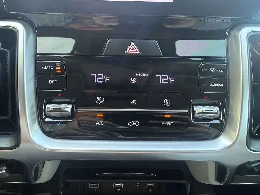 Used 2022 Kia Sorento EX w/ Panoramic Sunroof Package FWD image 28
