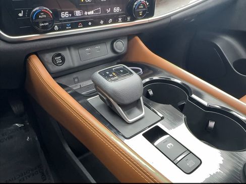 Used 2025 Nissan Rogue Platinum w/ Platinum Premium Package image 43