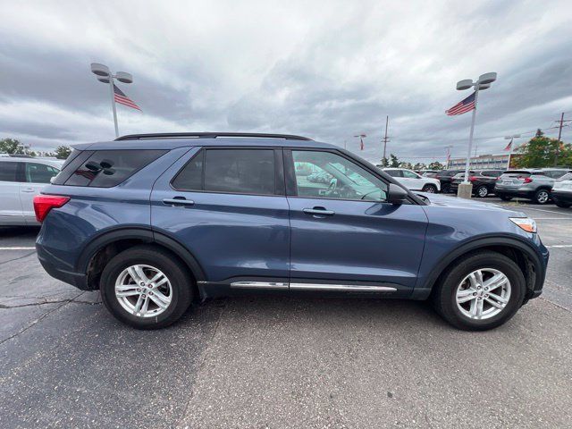 Used 2021 Ford Explorer XLT w/ Equipment Group 202A AWD/4WD image 4