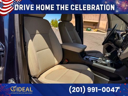 Used 2022 Chevrolet Traverse LS FWD image 11