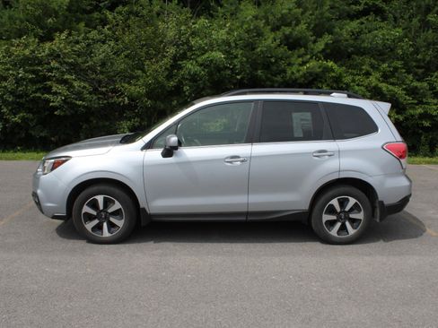 Used 2017 Subaru Forester 2.5i Limited AWD/4WD image 5