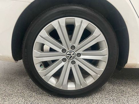 Used 2014 Volkswagen Passat 1.8T SEL Premium image 21