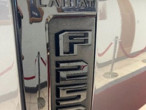 Used 2021 Ford F250 Lariat image 11