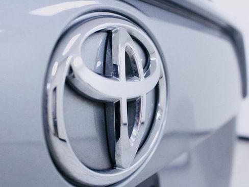 Used 2025 Toyota RAV4 XLE image 5