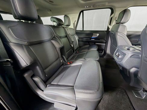 Used 2025 Ford Expedition Max Platinum AWD/4WD image 30