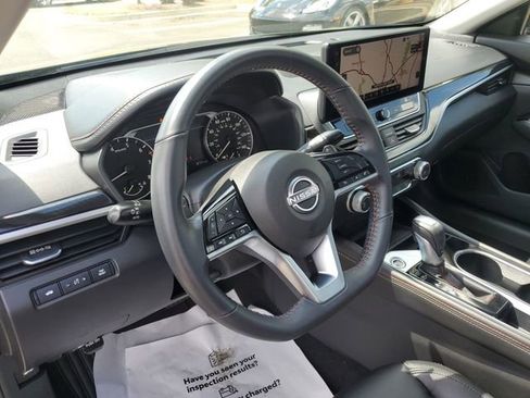 Used 2023 Nissan Altima 2.5 SR w/ SR Premium Package FWD image 17