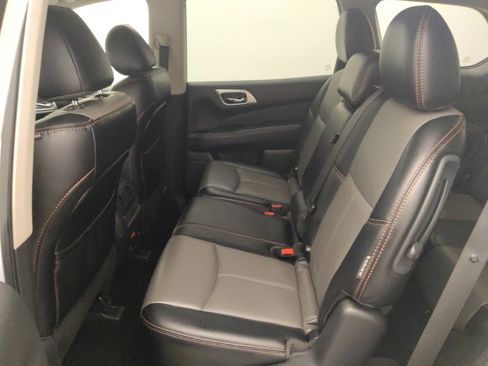 Used 2020 Nissan Pathfinder SL FWD image 18
