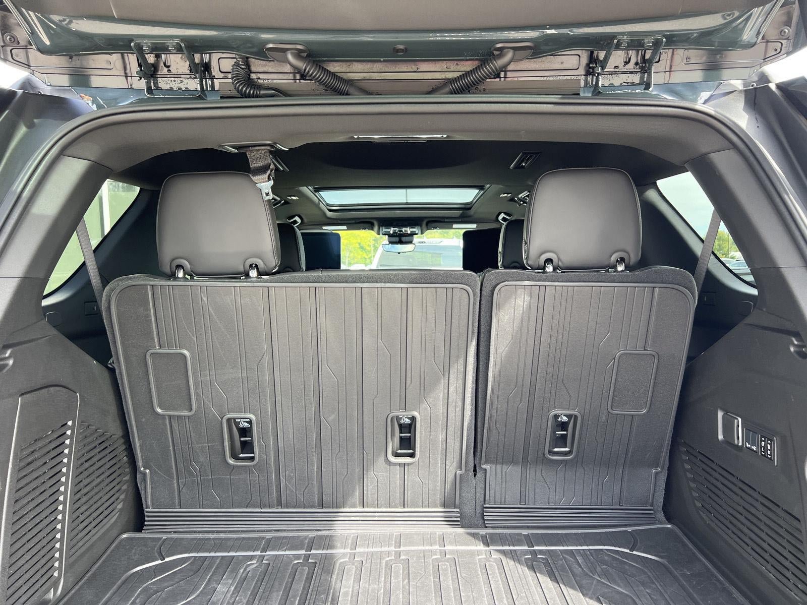 Used 2026 GMC Yukon AT4 Ultimate w/ LPO, Floor Liner Package AWD/4WD image 12