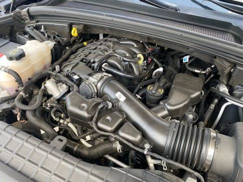 Used 2025 Jeep Grand Cherokee Limited w/ Luxury Tech Group II RWD image 13