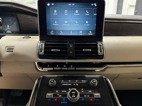 Used 2019 Lincoln Navigator Reserve AWD/4WD image 10