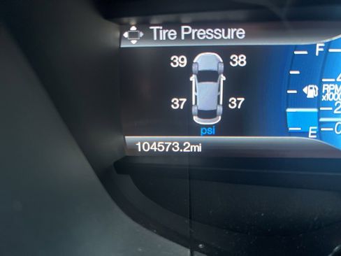 Used 2018 Ford Fusion Titanium image 2