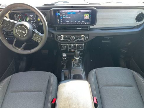 Used 2024 Jeep Wrangler Unlimited w/ Convenience Group AWD/4WD image 18