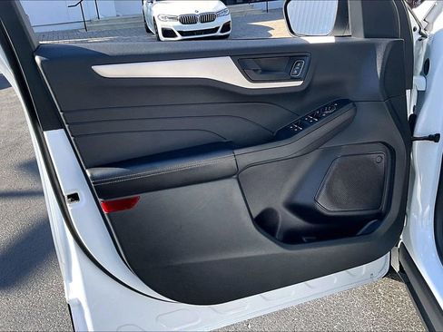 Used 2022 Ford Escape SE w/ Cold Weather Package image 18